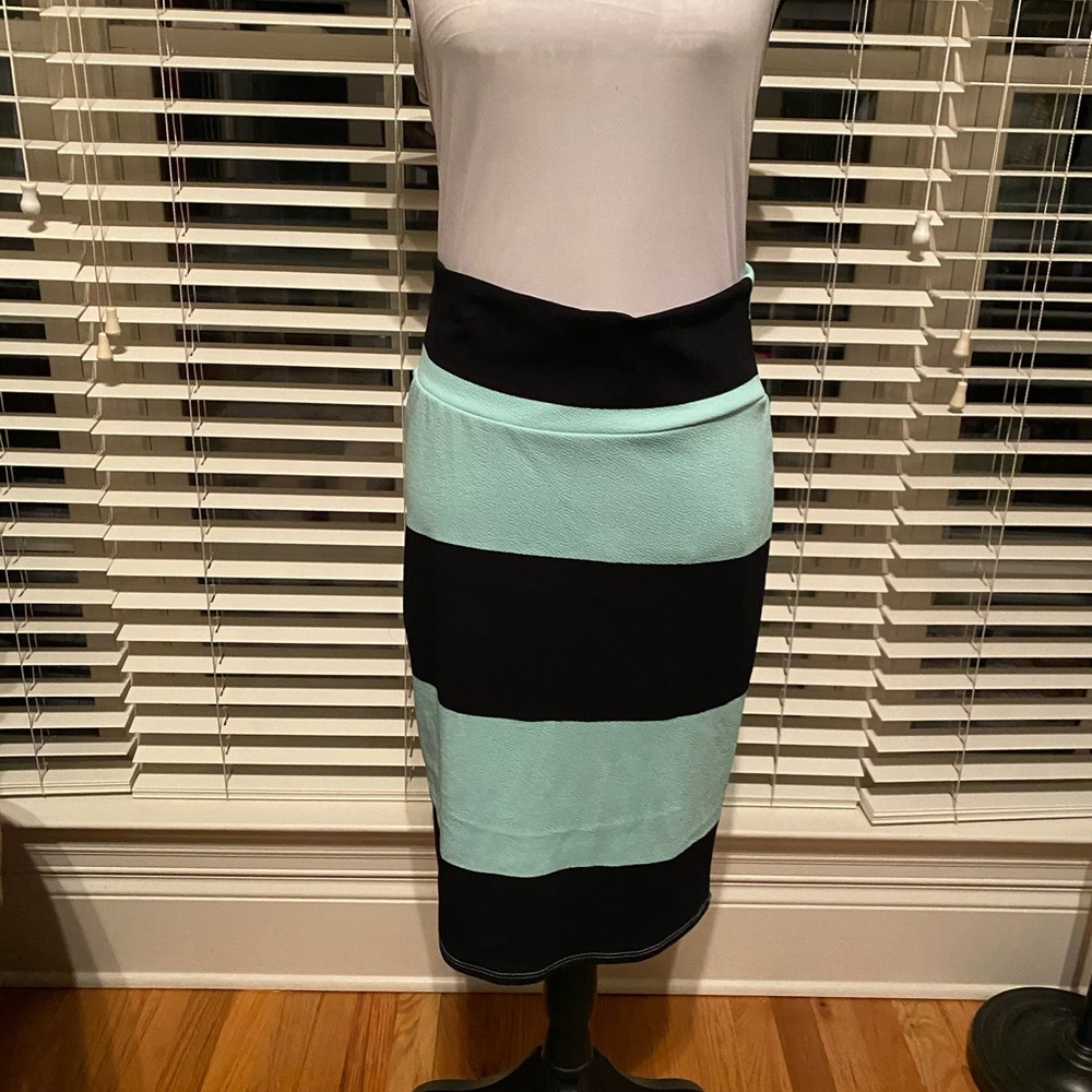 Midi length skirt